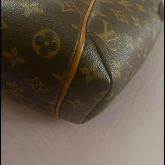 Authentic Louis Vuitton Totally MM. - Picture 4 of 16